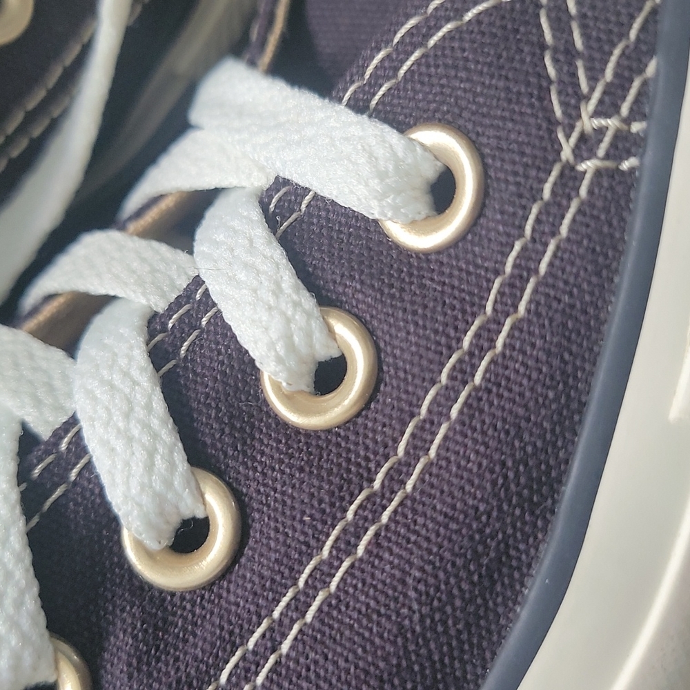 Converse - Picture 2 of 9